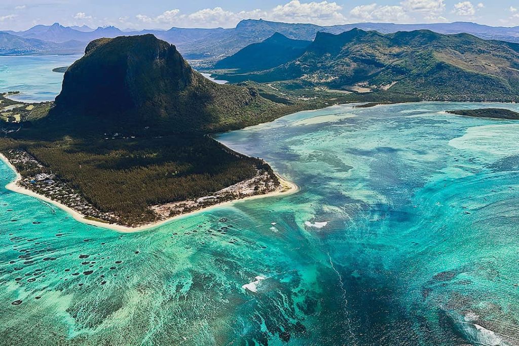 Underwater Waterfall Mauritius.jpg